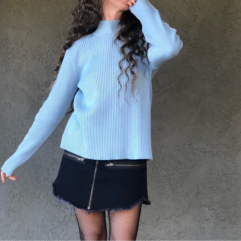 Vintage Cotton Turtle neck Rib sweater- romantic flower embroideries on sleeves - Picture 4 of 10